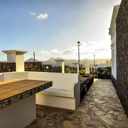 Loros Villa *