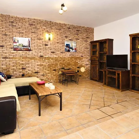Loros Villa Nazaret