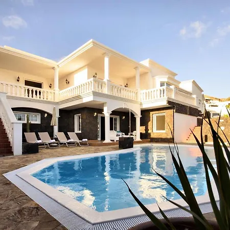 Loros Villa