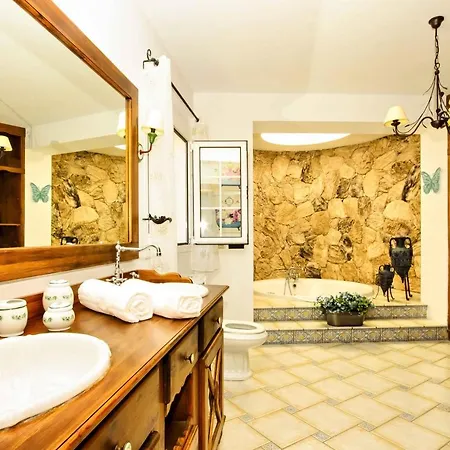 Villa Loros *